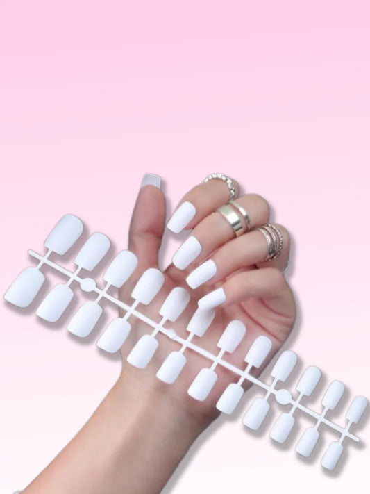 Faux ongles blanc court Nail Chic